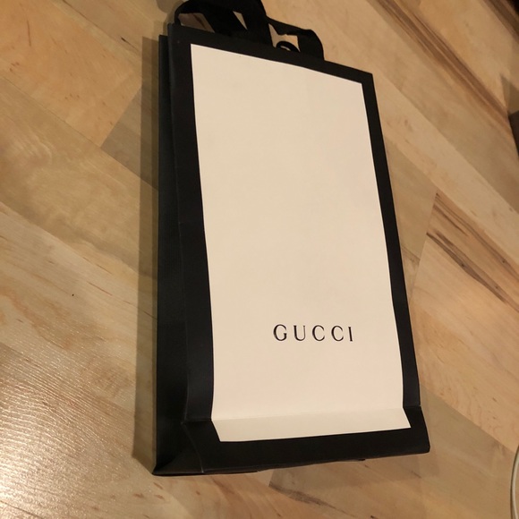 Gucci Handbags - Skinny Gucci shopping bag 🛍